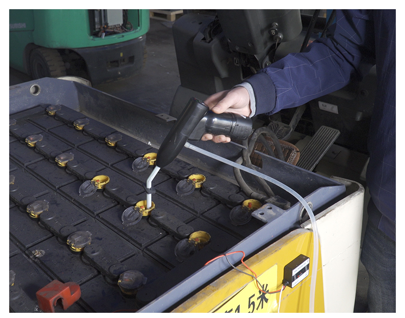 Why do we need to add water to the electric forklift battery? Introduction of water adding method