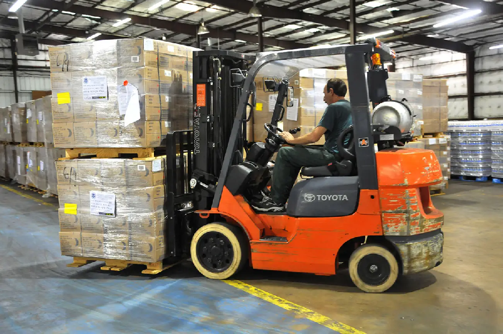 Battery forklift maintenance cycle